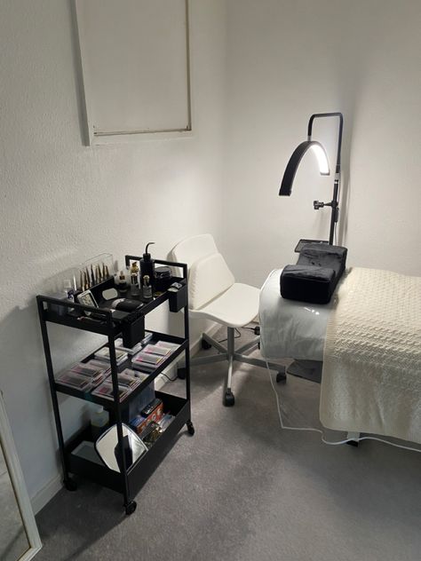 Minimal Beauty Salon Design, Lash Station Ideas, Shed Lash Studio Ideas, Black And Beige Lash Room, 2024 Vision Board Lash Tech, Lash Extensions Room Setup, Lash Extensions Bed Set Up, Doing Lashes Aesthetic, Successful Lash Tech