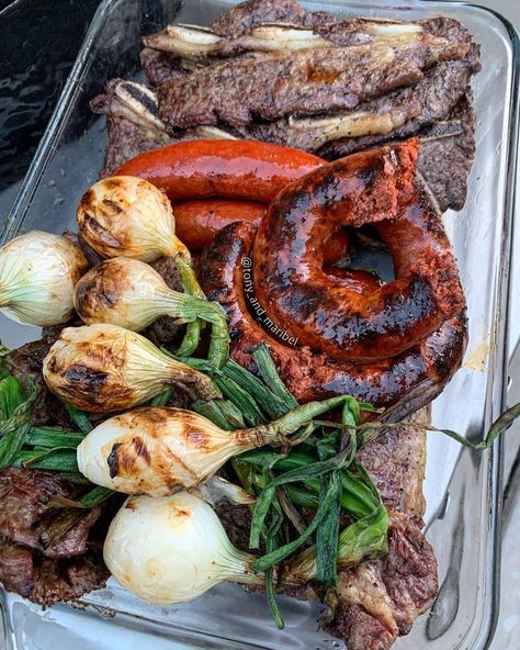 Carne Asada Cookout, Carne Asada Plate Ideas, Mexican Carne Asada Party, Carne Asada Plate, Mexican Bbq Ideas, Carne Asada Aesthetic, Carne Asada Party, Mexican Carne Asada, Mexican Bbq