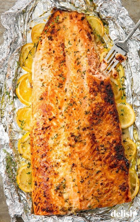 Oven Baked Salmon Recipes, Salmon Dinner Recipes, Lemon Pepper Salmon, Salmon In Foil, Fish Recipes Baked, Garlic Butter Salmon, Oven Baked Salmon, Butter Salmon, Diner Recept