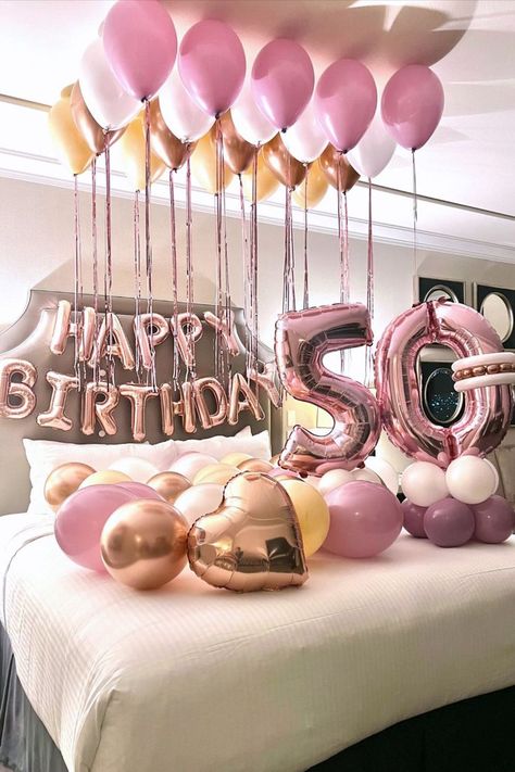 50th Birthday Room Decoration Ideas, Ballon Room Decoration Birthday, Mum Birthday Decoration Ideas, 50th Birthday Hotel Room Decor, Surprise Birthday Ideas For Mother, Hotel Room Bday Decorations, Moms Birthday Decor, Mom Surprise Birthday Ideas, Mom Birthday Surprise Ideas