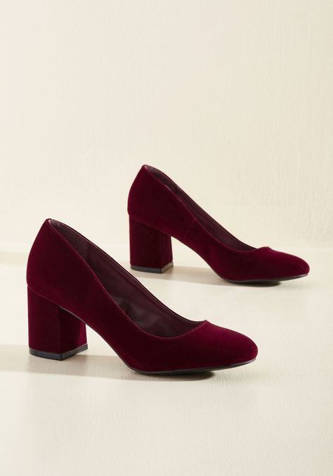 Burgundy Pumps, Shoes Trends, Comfortable High Heels, Burgundy Heels, Basic Shoes, Dr Shoes, Burgundy Shoes, Chunky Heel Pumps, Simple Shoes