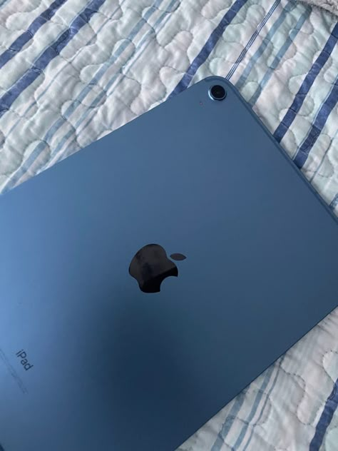 Blue Ipad Air Aesthetic, Ipad 10th Generation Blue, Ipad Air Blue, Blue Ipad Aesthetic, Big Ipad, Ipad Blue, Apple Ipad 10th Generation, Ipad Picture, Ipad Pics