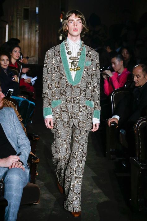 Gucci Menswear, Silhouette Mode, Gucci Runway, Guy Fits, Gucci Spring, Menswear Runway, Male Fashion Trends, Catherine Deneuve, Gucci Models