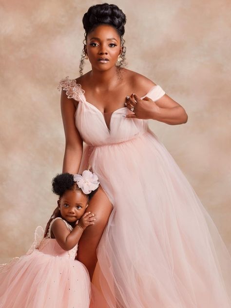 Mommy Daughter Photography, Adekunle Gold, Mommy Daughter Photoshoot, Daughter Photoshoot, Vision Problems, Mommy Daughter, Asoebi Styles, Mother And Daughter, Baby Photoshoot