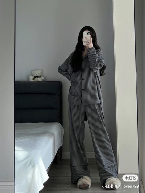 Korean Pyjamas Outfit, Pjs Outfits Korean, Black Pijama Aesthetic, Casual Pyjamas, Pjs Korean, Sleepwear Korean Style, Long Pyjama Set, Night Pjs, Korean Pyjamas