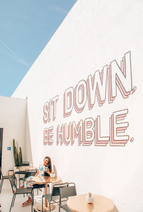 Top 10 Photo Spots in Costa Mesa for your Instagram Feed - Sveeteskapes Coffee Shop Mural Wall, Instagramable Walls Restaurant, Instagrammable Walls Ideas, Airbnb Instagram Wall, Instagramable Walls Cafe, Instagrammable Walls Interior, Mural Coffee Shop, Instagrammable Cafe, Instagrammable Walls