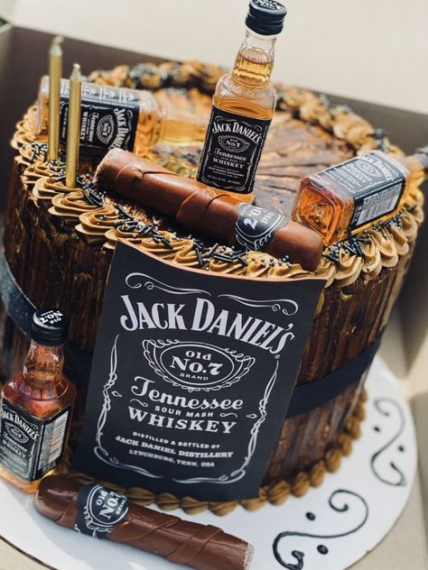 Fancy Birthday Cakes For Men, Jack Daniel’s Cake, Husband 40th Birthday Cake, Tort Jack Daniels, Whisky Themed Birthday Party, Jack Daniels Cake Design, 45 Birthday Cake For Men, Whisky Cake Design, Aged To Perfection Birthday Cake