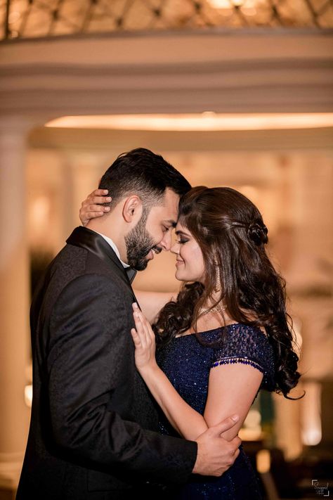 Reception Photoshoot Bride, Sangeet Poses For Bride And Groom, Indian Reception Poses, Reseption Pose Couple, Couple Poses In Wedding, Bride Ring Ceremony Pose, Reception Copul Pose, Wedding Reception Photoshoot, Bride Engagement Poses