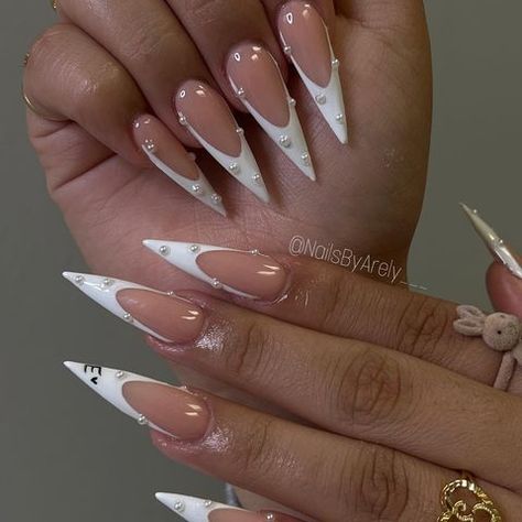 Trendy Stiletto Nails, Stiletto Nails Ideas, French Stiletto Nails, White Stiletto Nails, Acrylic Nails Stiletto, Stilleto Nails Designs, Long Stiletto Nails, Long Stiletto, Fancy Nails Designs