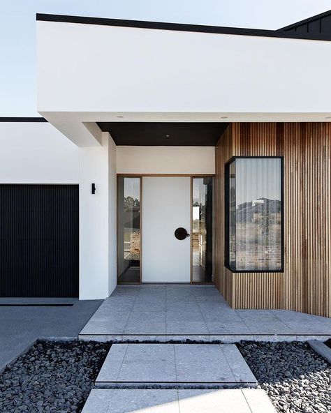 Monochrome House Exterior, Modern Front Entry, Colorbond Cladding, Monochrome House, White Bungalow, Modern Family Home, Front Entrance, Architect House, Tropical Houses