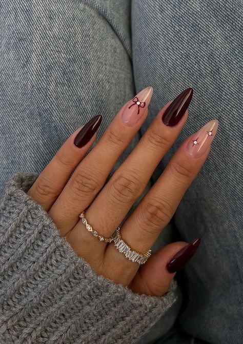 27+ Simple Winter Nail Ideas That Are So Incredibly Stunning Kutek Disney, Brown Nails Design, Dark Red Nails, Maroon Nails, Almond Nails Designs, Burgundy Nails, Nagel Inspo, Brown Nails, Prom Nails