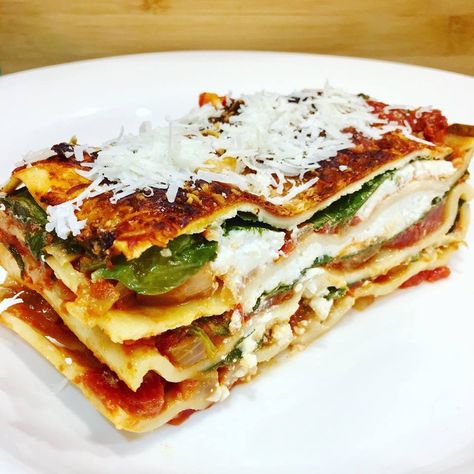 Spinach And Ricotta Lasagne, Spinach And Ricotta Lasagna, Healthy Mummy Recipes, Vegetarian Lasagne, Taco Boats, Ricotta Spinach, Mummy Recipes, Healthy Taco, Spinach And Ricotta