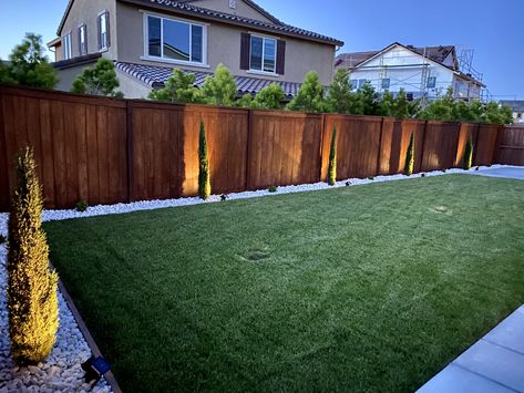 Landscaping Layout, Modern Backyard Landscaping, Backyard Renovations, Garden Decor Ideas, Backyard Remodel, Diy Backyard Landscaping, Fence Landscaping, Modern Backyard, Backyard Inspo