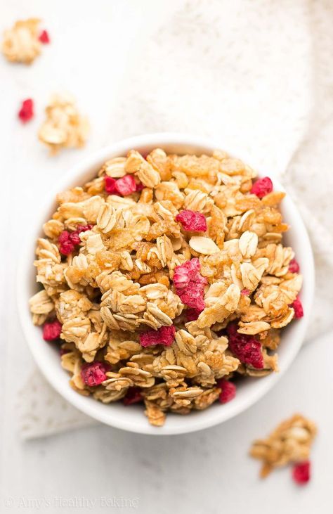 Easy & Healthy Raspberry Almond Granola -- only 6 ingredients! Plus a SECRET TRICK to making extra big & crunchy clusters! Banana Granola Bars, Raspberry Granola, Banana Granola, Thrive Recipes, Brownie Recipes Healthy, Healthy Oatmeal Recipes, Almond Crunch, Cooking Light Recipes, Almond Granola