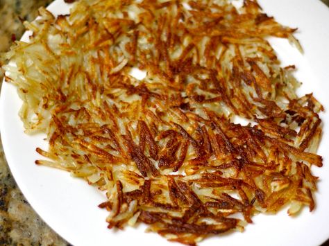 How to Make the Crispiest Shredded Hash Browns Fried Shredded Potatoes, Shredded Hashbrown Recipes, Shredded Hash Browns, Crispy Hashbrowns, Brown Recipe, Fried Breakfast, Shredded Potatoes, Hashbrown Recipes, Grated Potato