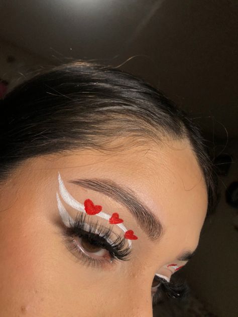 Red White Makeup Look, Red Heart Makeup Look, Red And White Eyeliner, Heart Graphic Liner, Red And White Makeup Looks, Cupid Halloween Makeup, Cupid Makeup Halloween, Red White Makeup, Easy Valentines Makeup