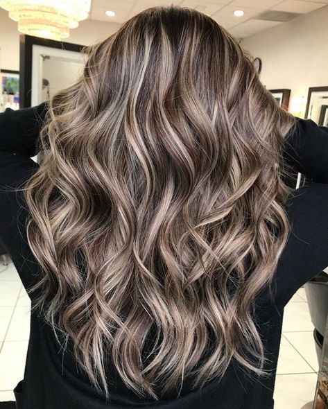 Brown Hair Inspo, Brunette Hair With Highlights, Brown Hair With Blonde Highlights, Brown Hair Balayage, Blonde Hair Inspiration, Brown Blonde Hair, Brown Hair With Highlights, Hair Color Balayage, Hair Inspiration Color