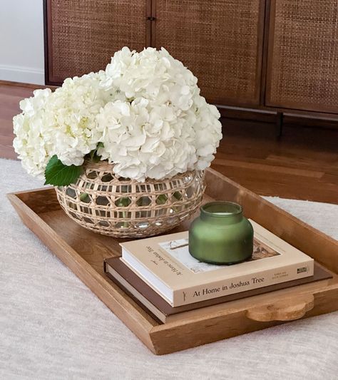 The surface of an ottoman can be pretty bland. Ottoman trays can help! Check out these decorating ideas for ottoman trays! Living Room Decor Tray, Large Ottoman Tray Decor Ideas, Ottoman Table Tray, Decor On Ottoman, How To Style An Ottoman, Big Tray For Ottoman, Kitchen Tray Decor Ideas, Decorate Ottoman, Ottoman Basket Tray Decor