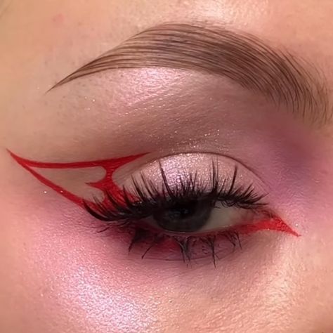 Red And Yellow Eye Makeup, Red Liner Makeup, Red Graphic Eyeliner, Red Eyeliner Looks, Red Graphic Liner, Christmas Eyeliner, Makeup Rouge, Red Eyeliner, Cute Eye Makeup