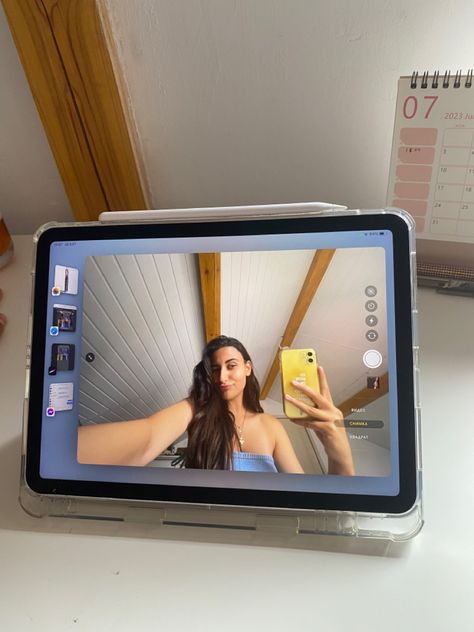 Ipad Camera Selfie Aesthetic, Ipad Story Instagram, Ipad Pictures Selfie, Ipad Selfie Ideas, Ipad Girl Aesthetic, Ipad Air 5th Generation Aesthetic, Ipad Photo Ideas, Ipad Air Aesthetic, Ipad Selfie