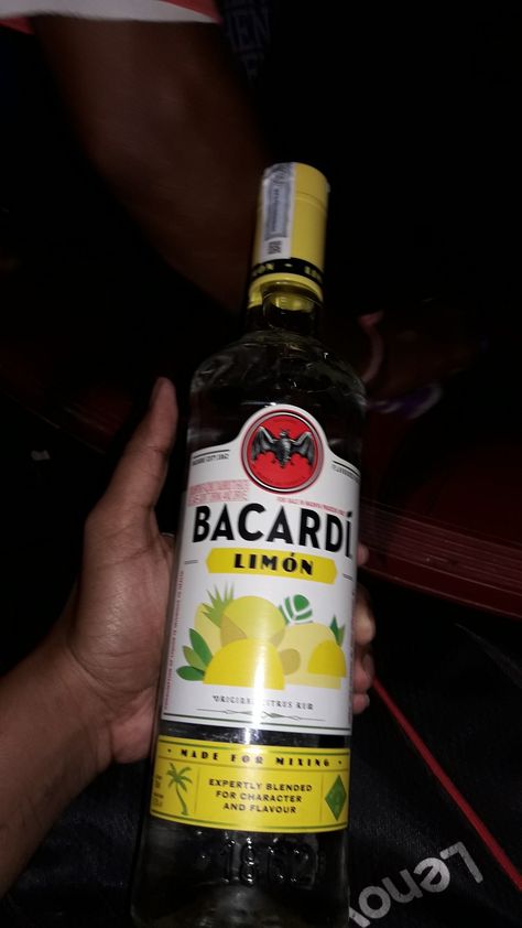 Drinks Alcohol Pictures, Fake Beer Snaps, Alcohol Fake Snap, Fake Drinking Alcohol Snaps, Beer Bottle Snap, Daru Pic, Alcoholic Drinks Snap, Daru Bottle Drinks, Beer Aesthetic Drinking