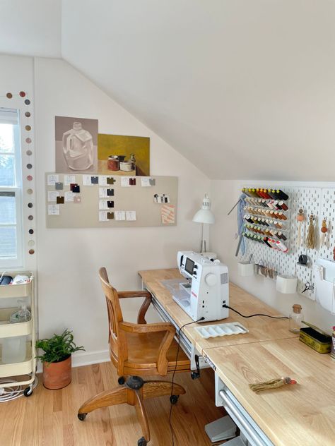 Sewing Office Ideas, Sewing Home Studio, Sewing Set Up Small Spaces, Sewing Studio Aesthetic, Closet Sewing Room, Craft Space In Bedroom, Sewing Desk Ideas, Sewing Set Up, Attic Atelier