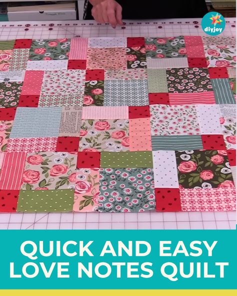 This love notes quilt, also known as disappearing nine patch quilt, is a super easy and beginner-friendly sewing project. 4 Patch Quilt, Charm Pack Quilt Patterns, Disappearing Nine Patch, Charm Pack Quilt, Pineapple Quilt, Charm Pack Quilts, Nine Patch Quilt, Spring Quilts, Quilt Sewing Patterns