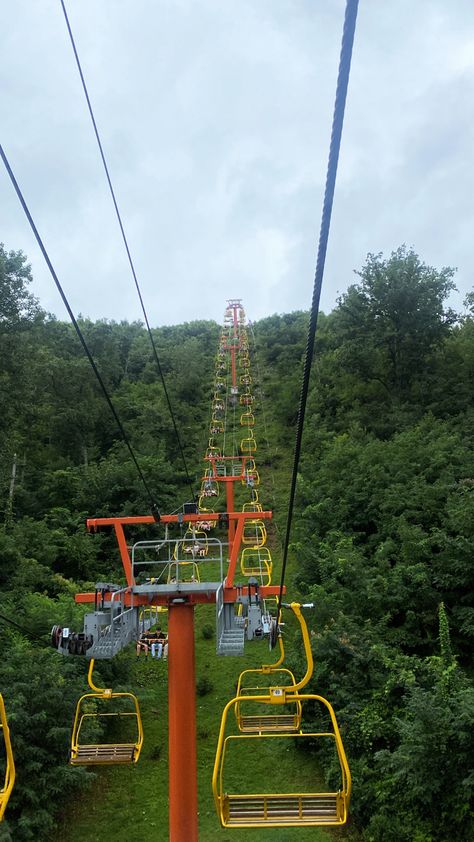 Gatlinburg Tennessee Sky Bridge, Gatlinburg Tennessee Summer, Smokey Mountains Tennessee Aesthetic, Downtown Gatlinburg Tennessee, Tennessee Pictures, Gatlinburg Tennessee Fall, Tennessee Gatlinburg, Tennessee Summer, Gaitlandburg Tennessee