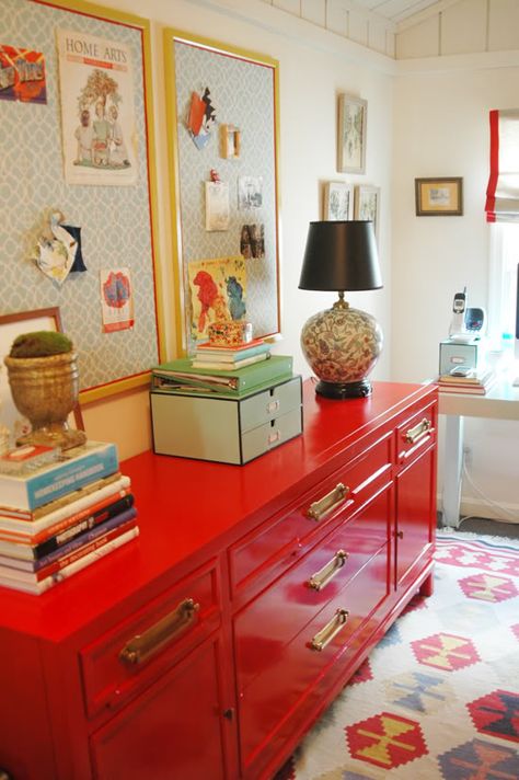 little green notebook office Red Dresser, Idea Paint, Business Decoration, Office Idea, Craft Spaces, Storage Office, High Gloss Paint, Office Makeover, Inspiration Photo