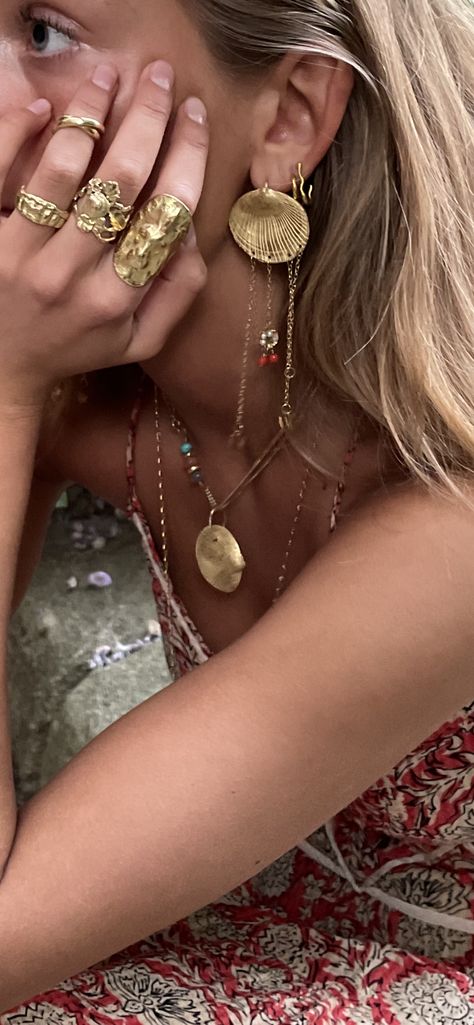 Gold Chunky Rings Aesthetic, Chunky Summer Jewelry, Eclectic Gold Jewelry, Shop The Deli Jewelry, Classy Necklace Stack, Eclectic Jewelry Aesthetic, Jewelry Pics Ideas, Logan Tay Jewelry, Big Gold Jewelry