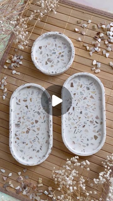 Pepper Please Studio | Jesmonite | Workshops on Instagram: "Bestseller! Seashells terrazzo in the making! Material: Jesmonite @jesmonite_ltd @mad.mayker . . . #jesmonite #jesmonitehomeware #terrazzo #jesmoniteterrazzo #mixing #pouring #shells #seashells #beachvibes #handmade #homedecor #workshop #howto #diy #giftideas #smallbusiness #supportlocal #sustainable #nontoxic #nontoxicart #art #aesthetics #oceanvibes #create #satisfying #satisfyingvideos" Diy Terrazzo Tray, Jesmonite Christmas Ideas, Jesmonite Tray Diy, Jesmonite Diy, Jesmonite Art, Terrazzo Clay, Jesmonite Ideas, Diy Terrazzo, Concrete Trays