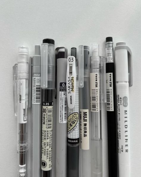 Muji Stationery, Muji Pens, Studying Stationary, Pretty School Supplies, Stationery Obsession, Cute Stationary School Supplies, Cute School Stationary, Cool School Supplies, Stationary Supplies