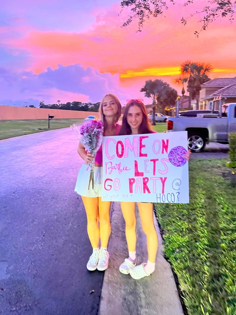 homecoming proposal inspo | hoco 2023 | barbie proposal | bsf hoco proposal | pink sunset #hoco #hocoproposal Queen Hoco Proposal, Best Friend Homecoming Proposals, Ways To Ask Ur Bsf To Hoco, Brown Eyed Girl Hoco Proposal, Homecoming Proposal For Best Friends, Cousin Hoco Proposal, Best Friend Promposal Ideas, Cute Bestfriend Hoco Proposal, Hoco Proposals Ideas For Bsf