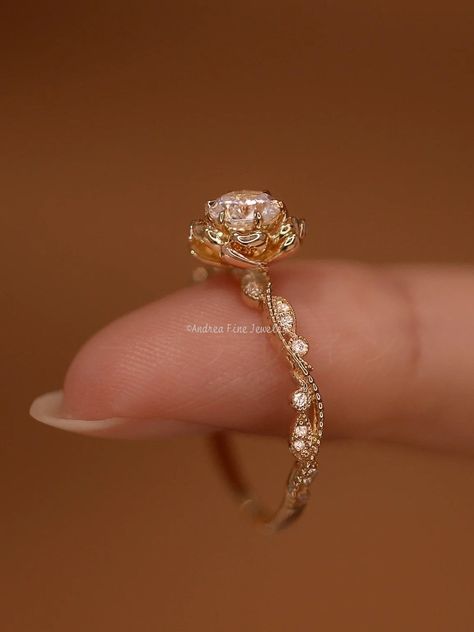 Science Engagement Ring, Butterfly Wedding Ring Engagement, Flower Inspired Wedding Rings, Engagement Rings Aesthetic Korean, Rose Shaped Ring, Beautiful Simple Wedding Rings, Flower Shaped Wedding Ring, Engagement Rings For Finger Types, Unique Engagement Rings Flower