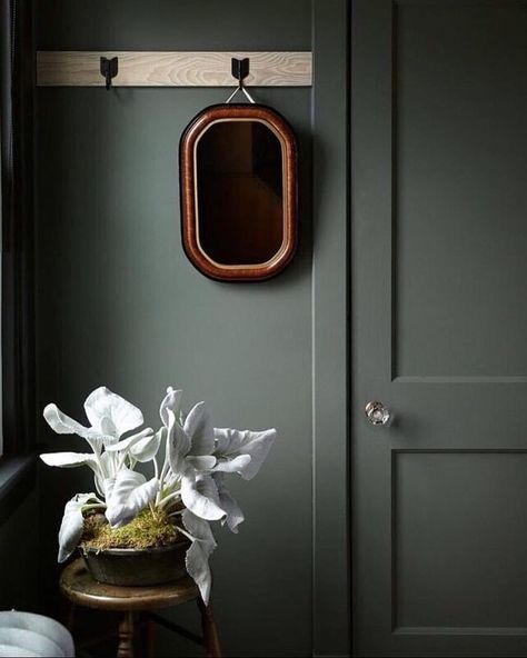 Rainy afternoon-Benjamin Moore - - love this green with the tan and soft white Rainy Afternoon, Guest Room Office, Favorite Paint Colors, Green Paint Colors, Benjamin Moore Paint, Green Walls, Room Walls, Sopot, Favorite Paint