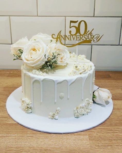 50th Marriage Anniversary Cake, 50 Th Wedding Anniversary Cakes, 50 Marriage Anniversary, Anniversary Cake Ideas For Parents, Cake For 50th Anniversary, 50th Wedding Cake, Anniversary Cakes For Parents, 50 Wedding Anniversary Cake, Mom Dad Anniversary Cake