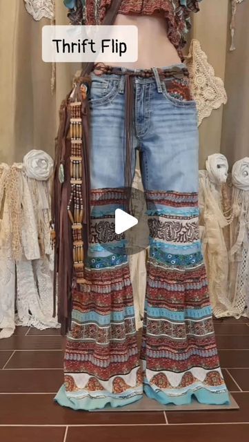 Upcycle Bell Bottom Jeans, Upcycled Pants Ideas, Diy Flare Jeans Tutorials, Altering Clothes Refashioning, Remake Clothes Refashioning, Diy Bell Bottom Jeans, Jeans Diy Refashion, Diy Hippie Clothes, Diy Bell Bottoms