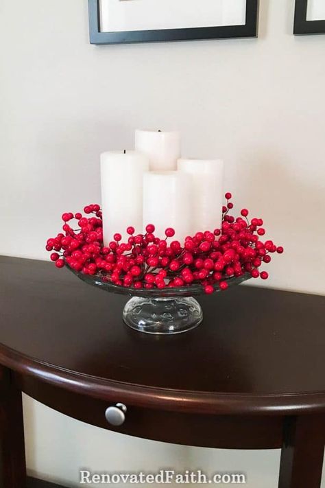 Advent Wreath Ideas, Homemade Advent Wreath, Meaning Of Advent, Christmas Advent Wreath, Christmas Candle Decorations, Christmas Countdown Calendar, Wreaths Ideas, Christmas Centerpieces Diy, Advent Wreath