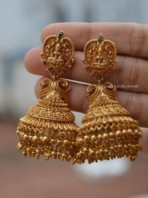 Gold Earrings Designs For Wedding Heavy, Jumkis Indian Jewelry Gold, Gold Jhumka Designs Indian Weddings, Buttalu Earrings Gold Bridal, Gold Jhumka Earrings Bridal, Jumkas Gold, Temple Jewellery Earrings, Jhumka Designs, Rings Solitaire