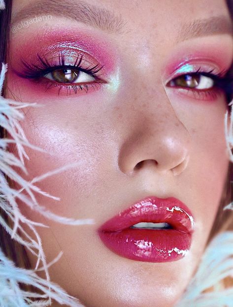 Monochromatic Eye Makeup, Pink And Red Makeup, Magenta Makeup, Raspberry Makeup, Magenta Makeup Look, Viva Magenta Makeup Look, Viva Magenta Makeup, Pink Dramatic Makeup, Monochromatic Makeup Editorial