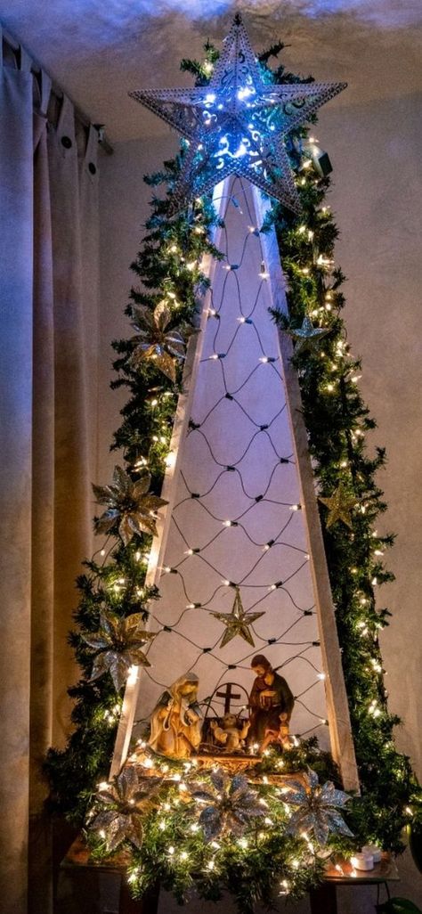 Ideas Para Pesebres, Navity Scene Ideas, Nativity Scene Display Indoor Ideas, Pesebres Navidad Ideas Originales, Pesebres Navidad Ideas, Christmas Tree Nativity, Nativity Christmas Tree, Nativity Tree, Christian Christmas Decorations