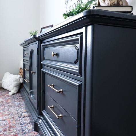 DIY Modern Grey Dresser Diy Gray Dresser Makeover, Gray Dresser Makeover, Painting A Dresser, Retro Patio Furniture, Dresser Grey, Gray Furniture, Diy Playroom, Bedroom Furniture Makeover, Grey Dresser