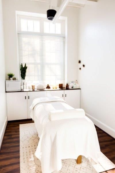 Cozy Spa Room Ideas, Esthetician Office Decor, French Esthetician Room, Esthetics Room Decor Interior Design, Spa Room Cabinets, Tiny Esthetician Room, Eyebrow Room Ideas, Small Pmu Studio Ideas, Spa Rooms Ideas Decor