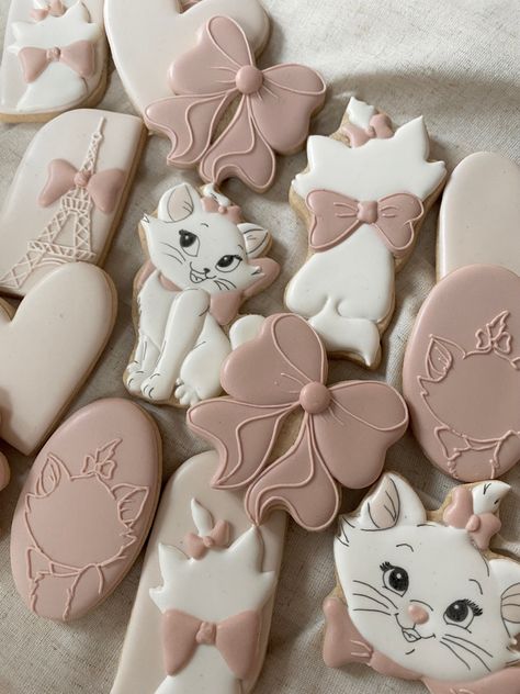 Birthday cookies paris cookies hearts aristo cat birthday Marie Themed Birthday Party, Aristocrats Marie Birthday, Marie The Cat Birthday Theme, Marie Cat Aesthetic, Marie Aristocats Birthday Party, Marie Birthday Cake, Aristocrats Party, Marie Cat Birthday Party, Marie Birthday Party