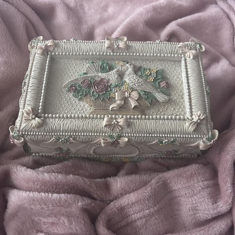 Coquette vintage jewelry box (minor staining on the... - Depop Jewelry Box Aesthetic Vintage, Jewelry Box Coquette, Coquette Jewelry Box Aesthetic, Antique Jewelry Box Aesthetic, Vintage Jewellery Box Aesthetic, Coquette Jewelry Box, Jewerly Boxes Aesthetic, Jewelry Box Clay, Vintage Jewelry Box Aesthetic