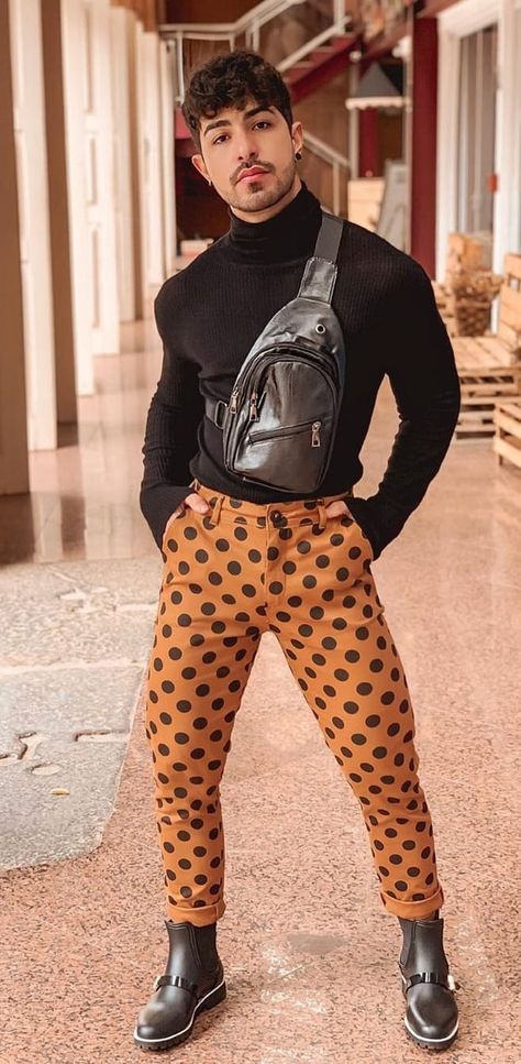 Gay Club Outfit, Gay Outfits, Mens Summer Fashion Beach, Gender Fluid Fashion, Polka Dots Outfit, Outfits Hombre, Gay Fashion, Queer Fashion, Fashion Goals