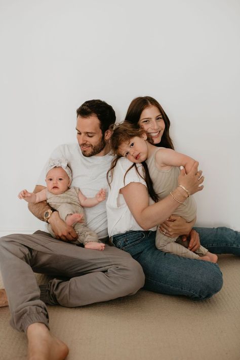 Family Modern Photoshoot, Life Style Photography Family, Loungewear Family Photos, Family Photos Minimalist, Cozy Studio Family Photoshoot, Family Picture Ideas Indoor, Simple Family Studio Photoshoot, Self Family Portraits, White Wall Family Photo Shoot