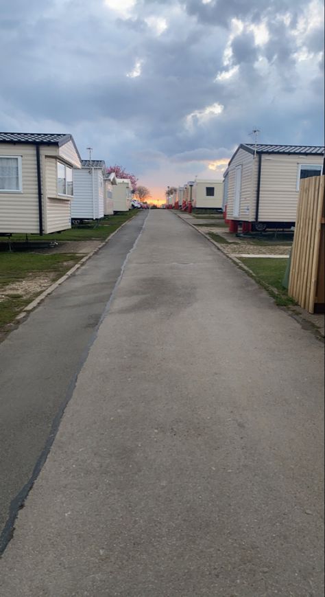 Holiday Park Aesthetic, Caravan With Friends, Static Caravan Aesthetic, Haven Holidays Caravan, Uk Holiday Aesthetic, Caravan Park Aesthetic, Holiday Selfie Ideas, Uk Summer Aesthetic, British Summer Aesthetic