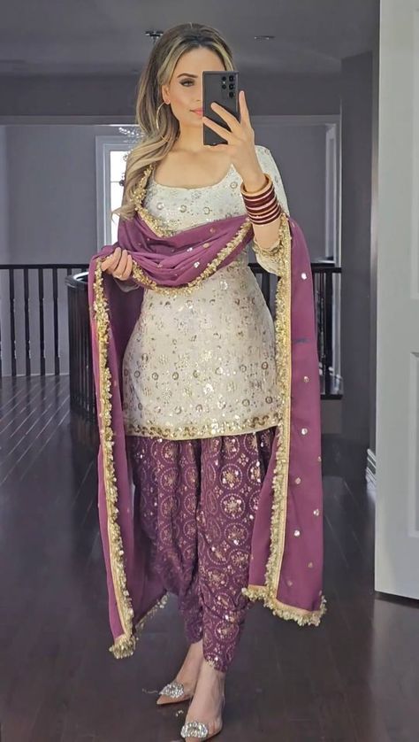 पटियाला सलवार, Dhoti Salwar Suits, Punjabi Dress Design, Dhoti Salwar, Suits For Women Indian, डिजाइनर कपड़े, Trendy Outfits Indian, Diwali Outfits, Punjabi Outfits