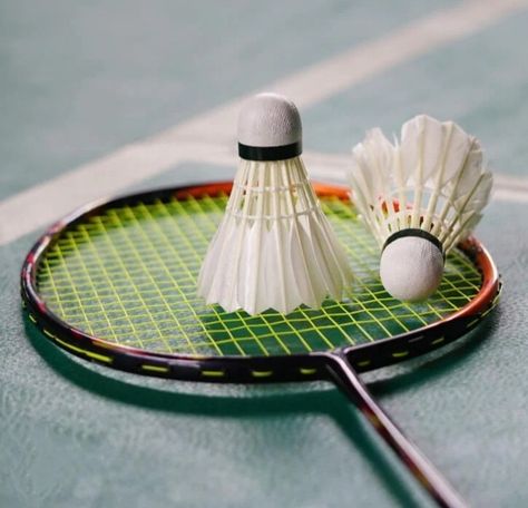 Badminton Photography, Badminton Aesthetic, Tennis Photography, Badminton Player, Adventures In Babysitting, Happy Birthday Cake Images, Action Sports, Graphic Design Tutorials, Sports Photography